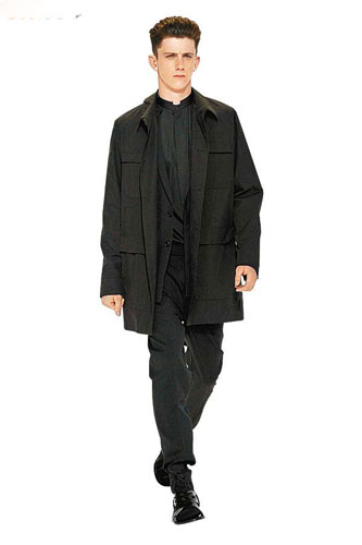 Dior Homme最新男装破格Deep V设计